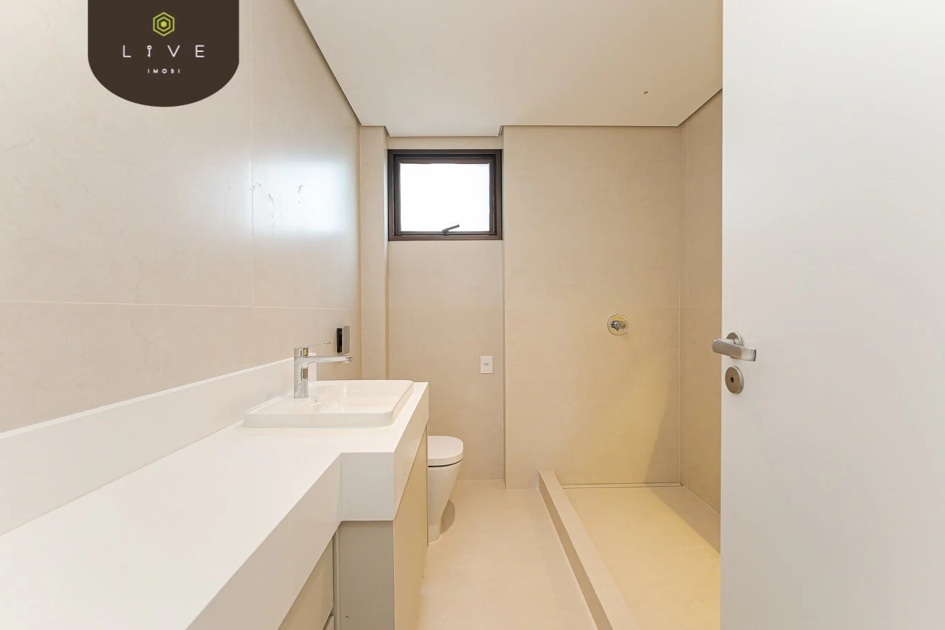 3-bedroom apartment with glazed balcony and private BBQ