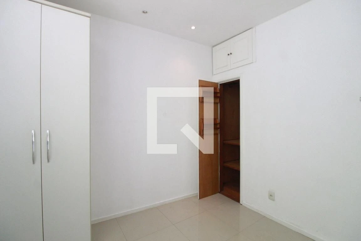 One-bedroom apartment with a washing machine — photo 7