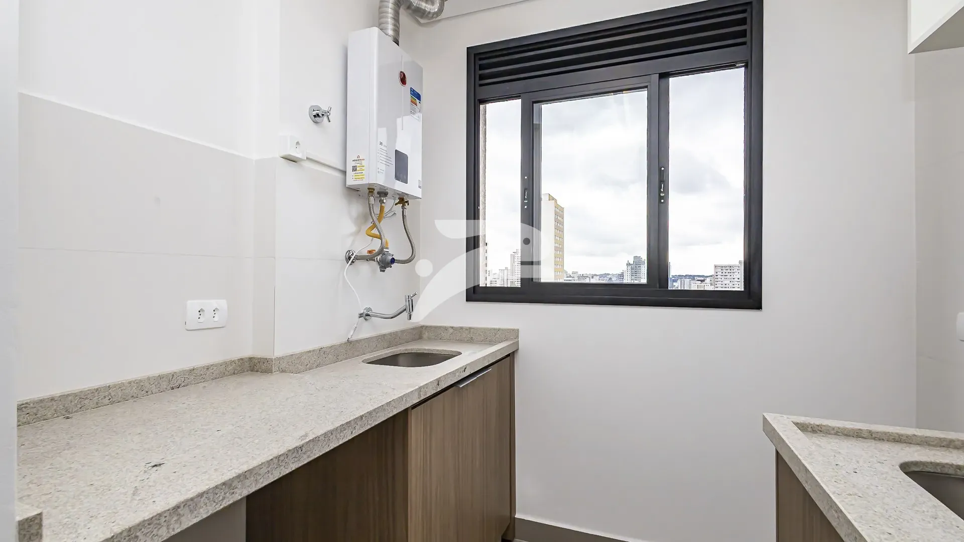 Unfurnished 94 m² apartment with 2 bedrooms and parking — photo 2