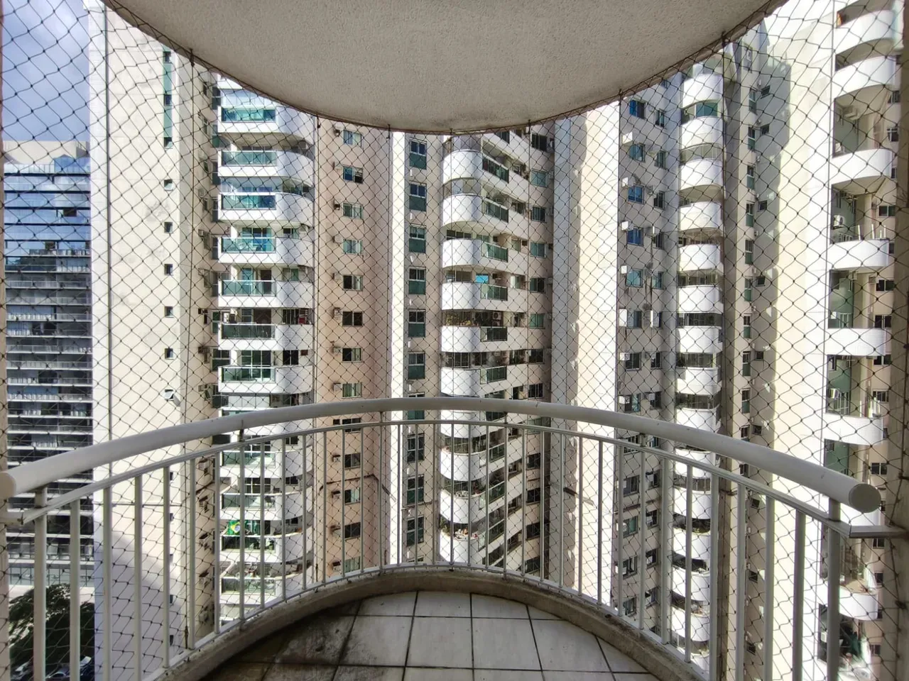Unfurnished 2-bedroom apartment with 2 bathrooms — photo 17