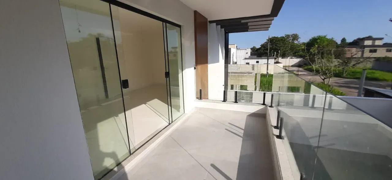 4-bedroom house with floor-to-ceiling windows — photo 9