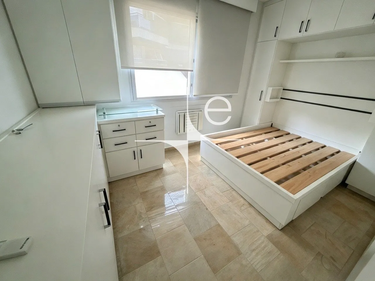 Furnished apartment, 105 m², with a glass-enclosed balcony — photo 16