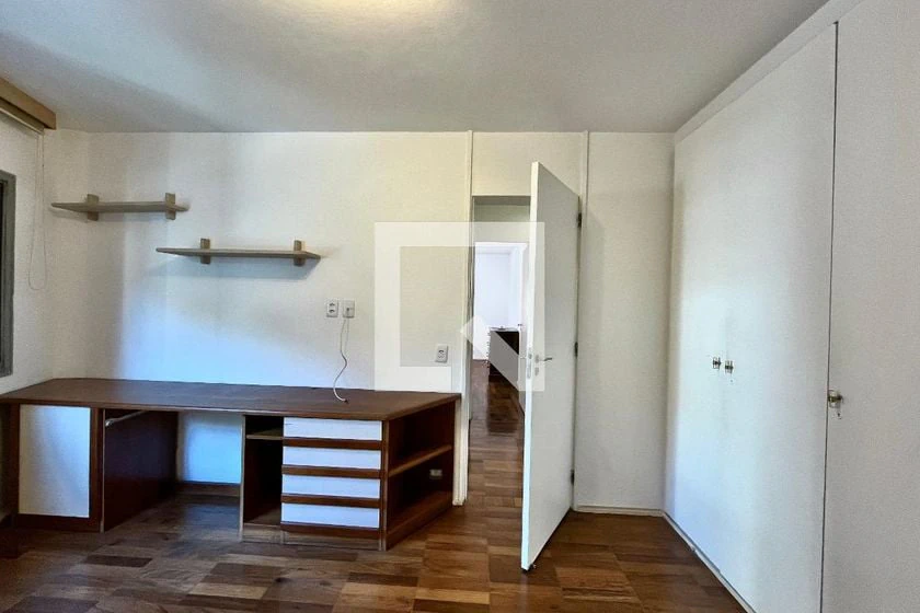 3-bedroom apartment with built-in wardrobes — photo 12