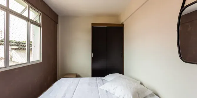 One-bedroom apartment with a washing machine — photo 11
