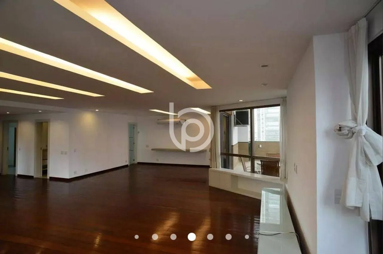 4-bedroom apartment with a closed kitchen and gas stove — photo 7