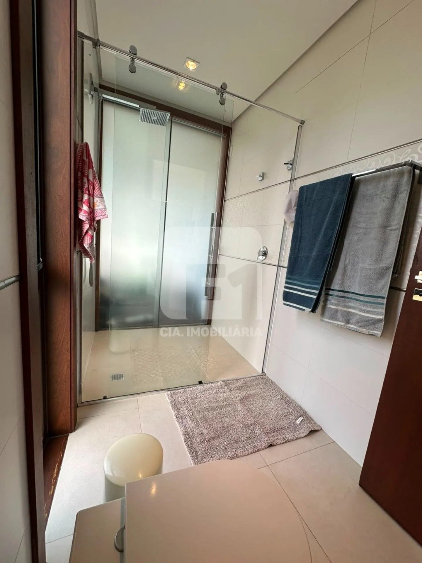 Furnished house with 6 bedrooms and 650 m² total — photo 60