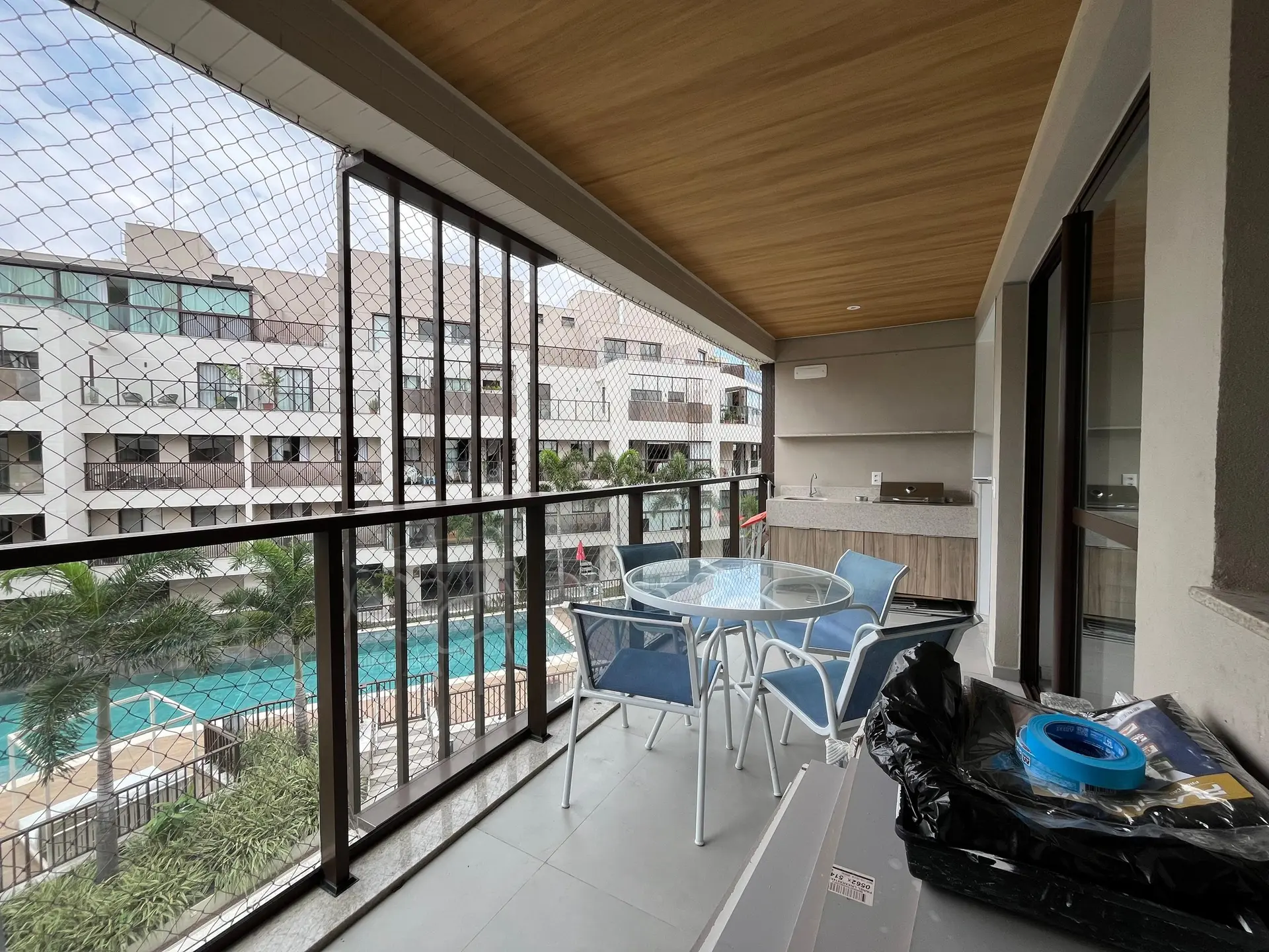 Furnished apartment, 89 m², with a glass-enclosed balcony — photo 5