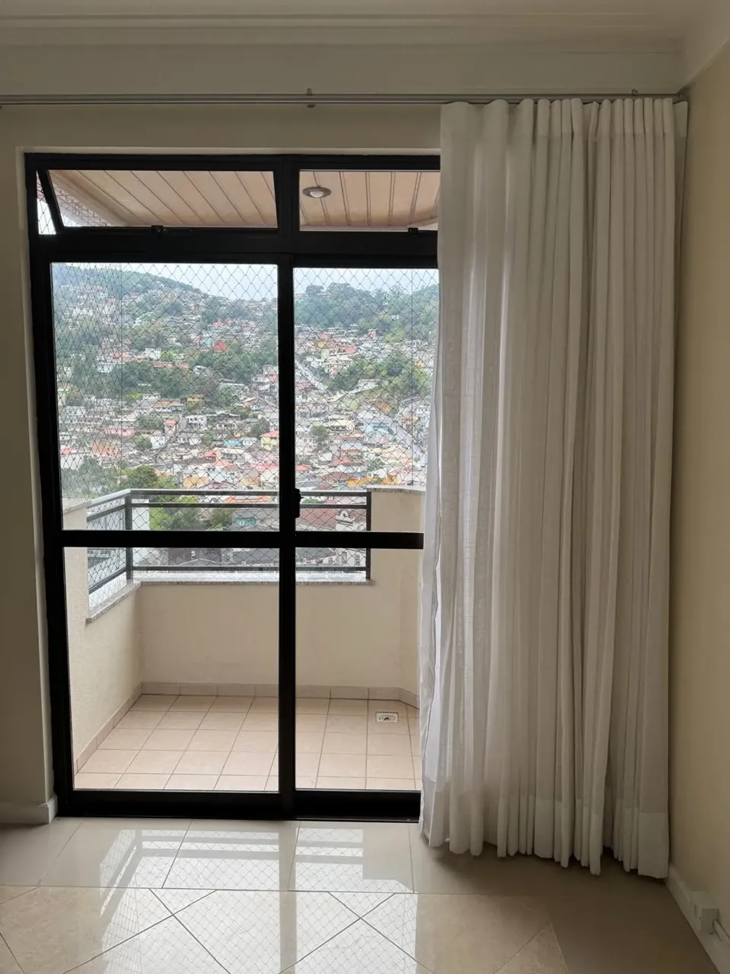 Mountain view in a 3-bedroom apartment, 126 m² — photo 12