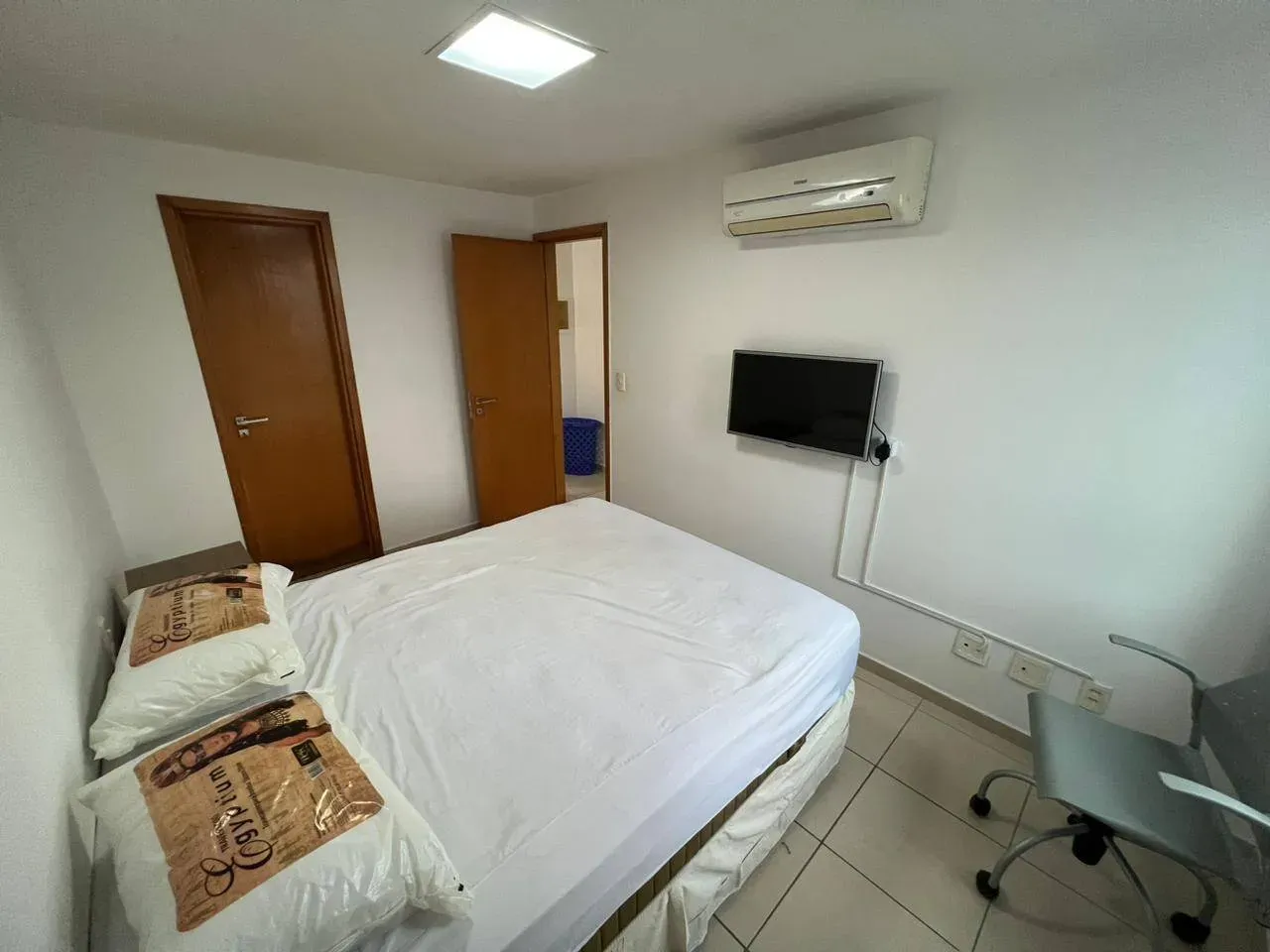 2-bedroom apartment in a building with a gym — photo 10