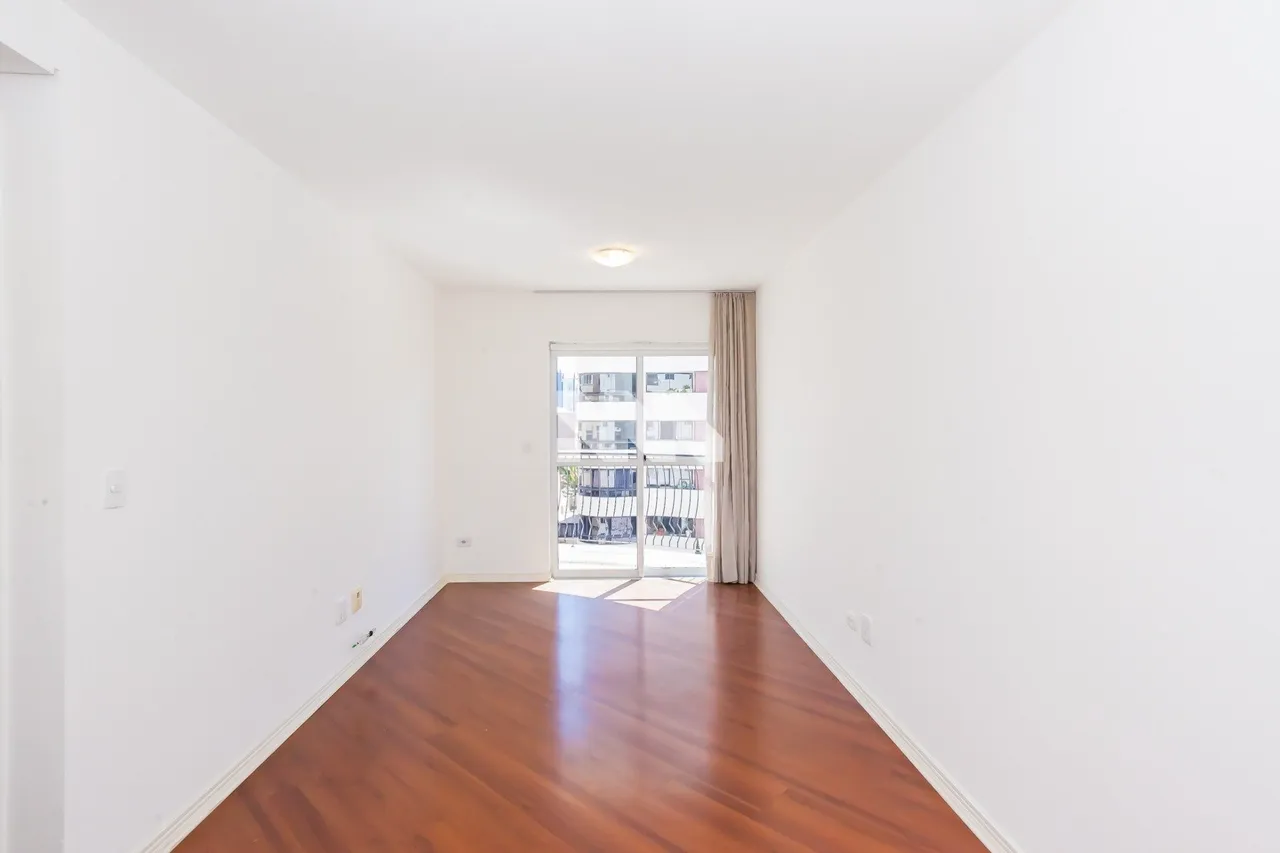 1-bedroom apartment with a balcony and 55 m² — photo 4