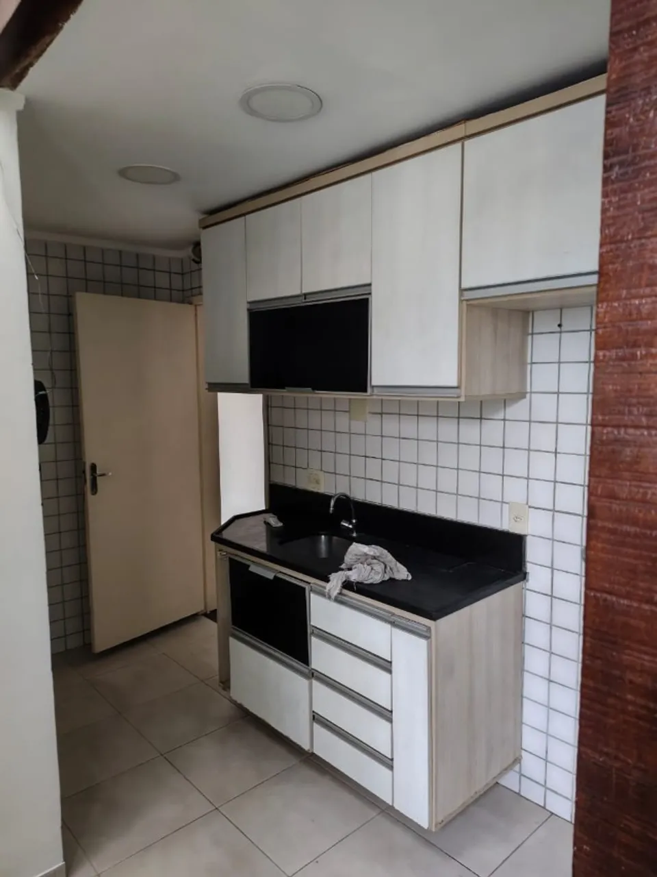 Furnished 2-bedroom apartment with enclosed balcony — photo 8