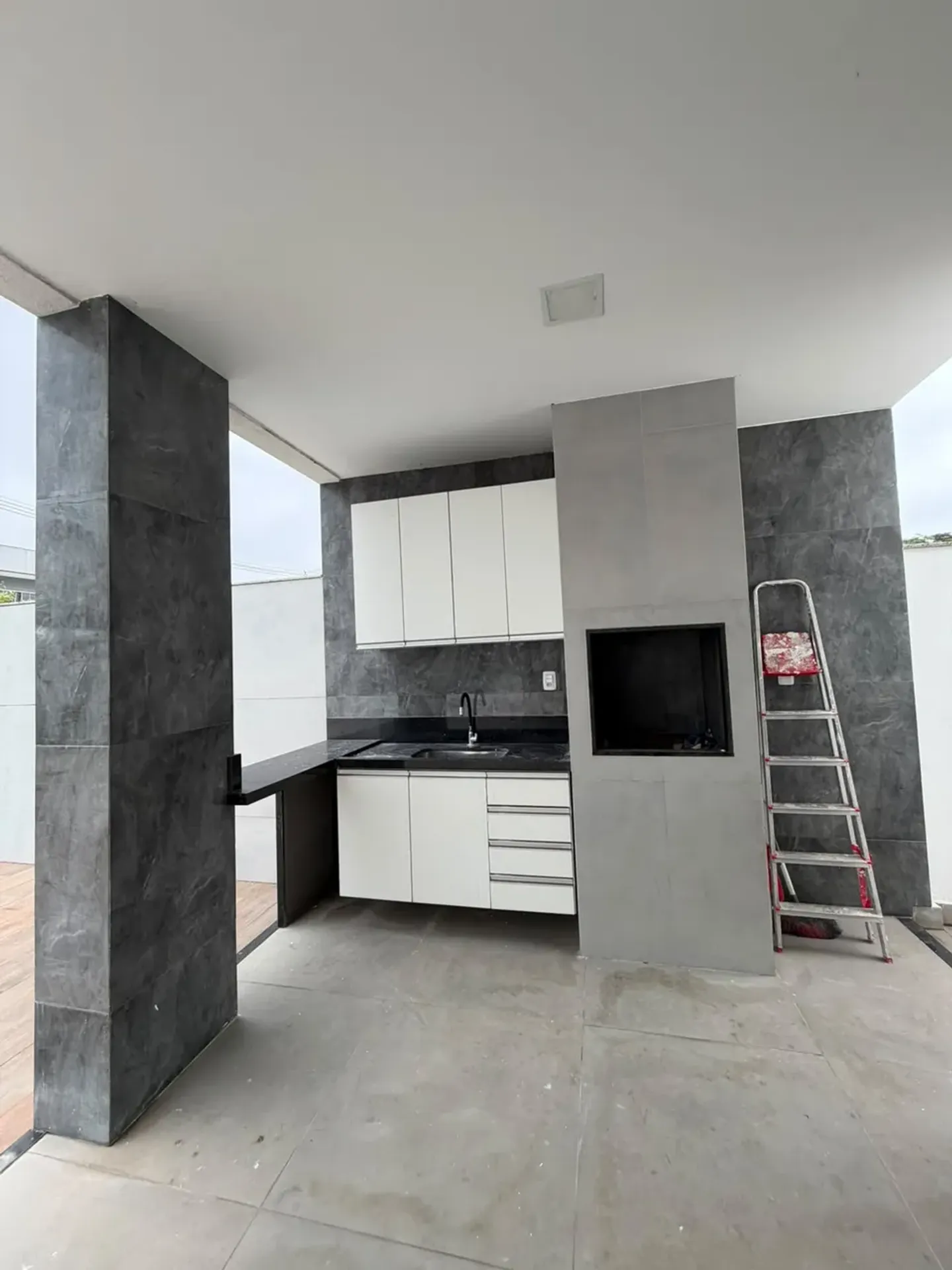 House, 300 m², with a walk-in closet — photo 2