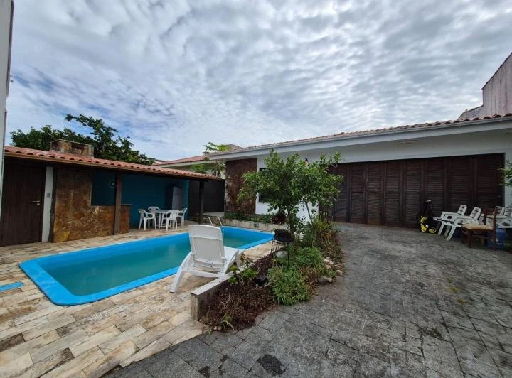 Casa com 4 quartos e churrasqueira embutida na varanda — photo 3