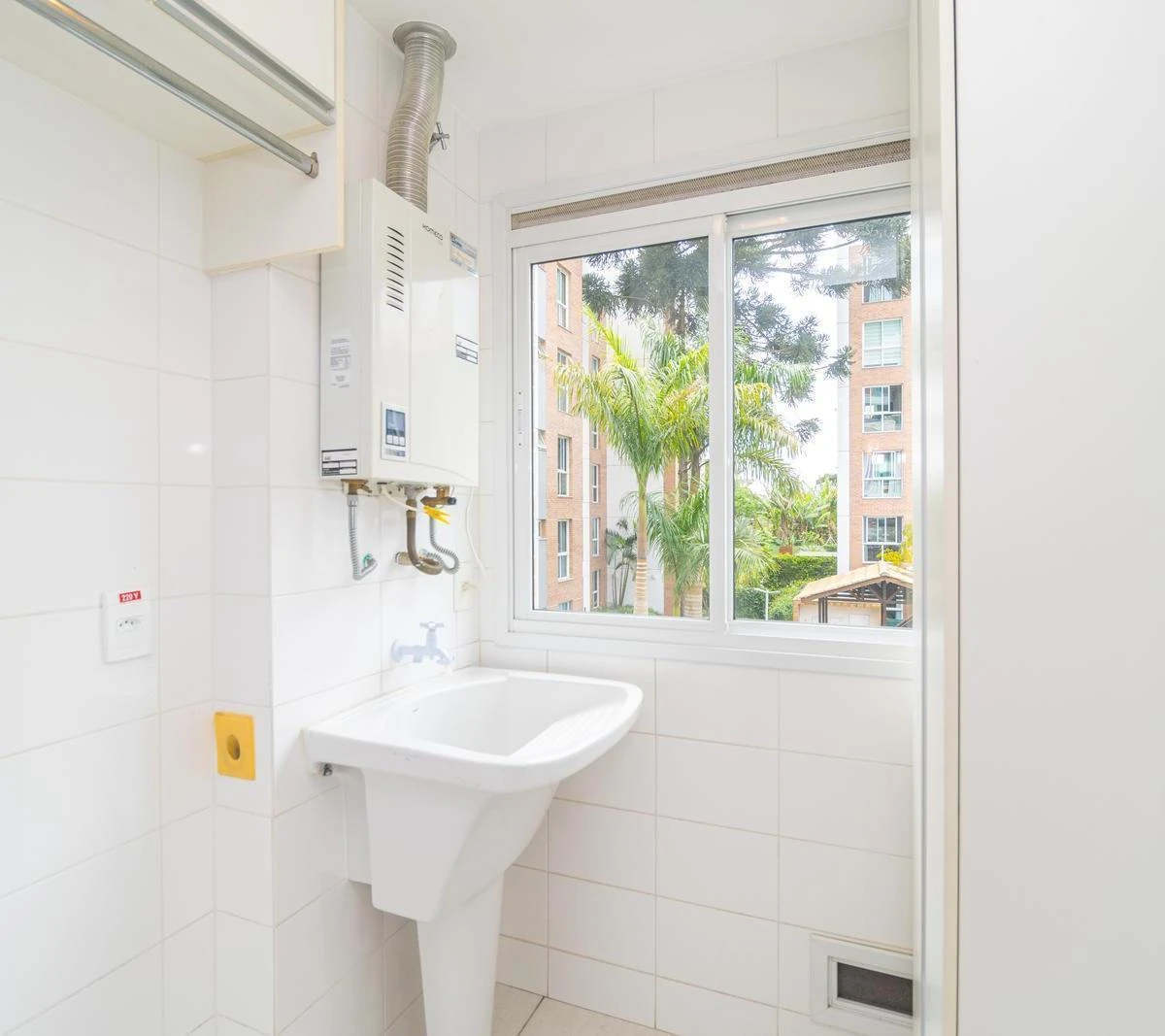 Квартира 71 м² з балконом із грилем та заскленим балконом — photo 21