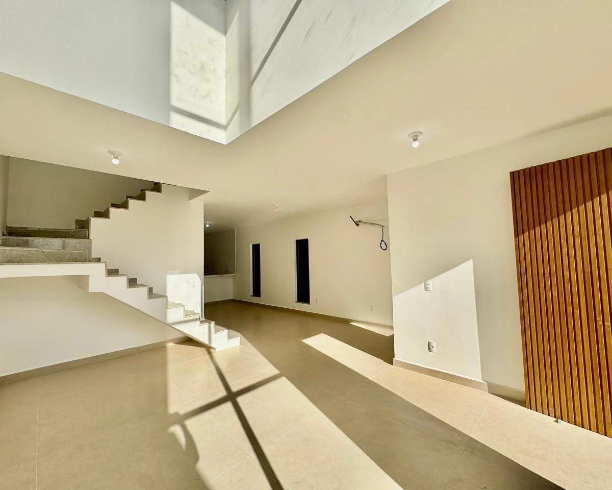 House, 240 m², with a glass-enclosed balcony — photo 17