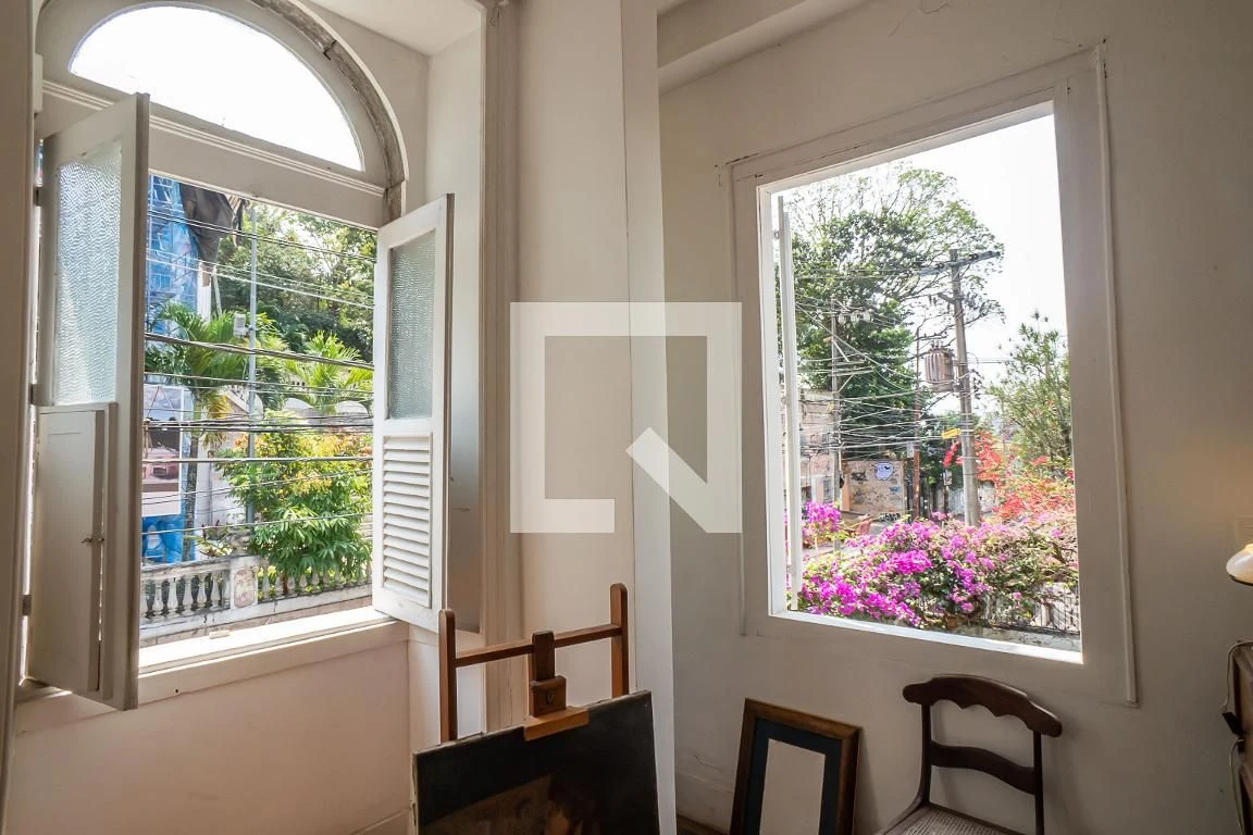 Furnished house, 300 m², with floor-to-ceiling windows — photo 76