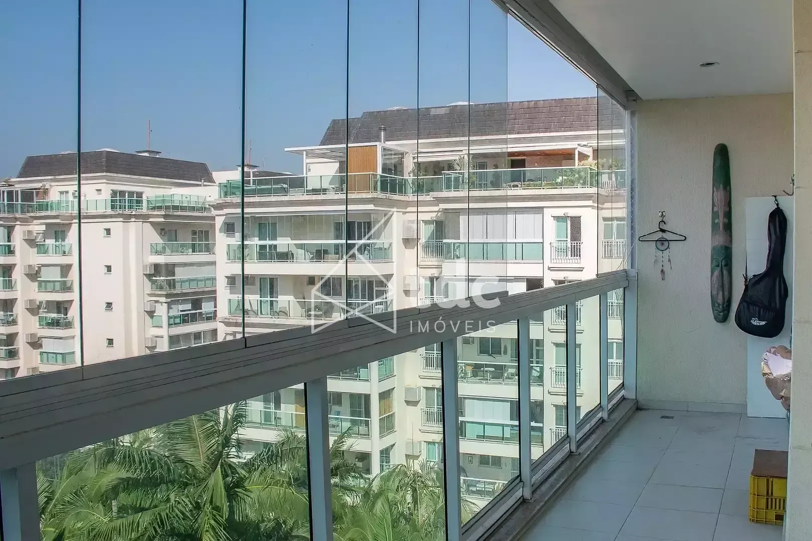 3-bedroom apartment with a mountain view — photo 15
