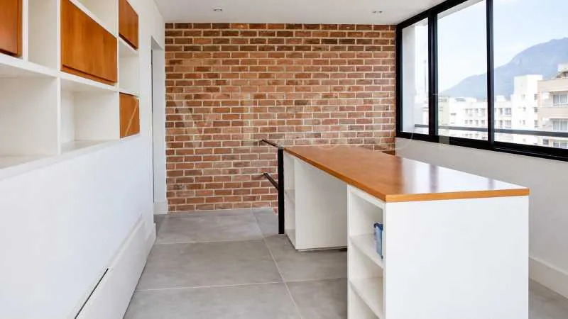 3-bedroom apartment in a building with a pool — photo 9