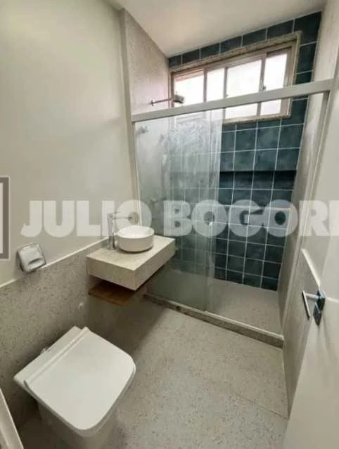 Wood or laminate floors in a 2-bedroom apartment, 65 m² — photo 11