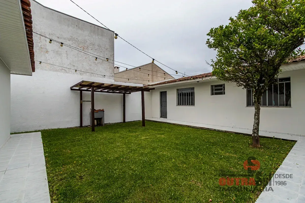 Casa, 215 m², com piso de madeira ou laminado — photo 26