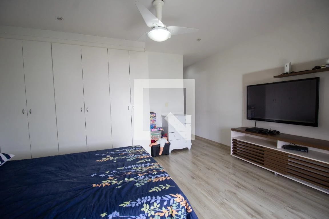 Furnished apartment with 3 en-suite bedrooms — photo 6