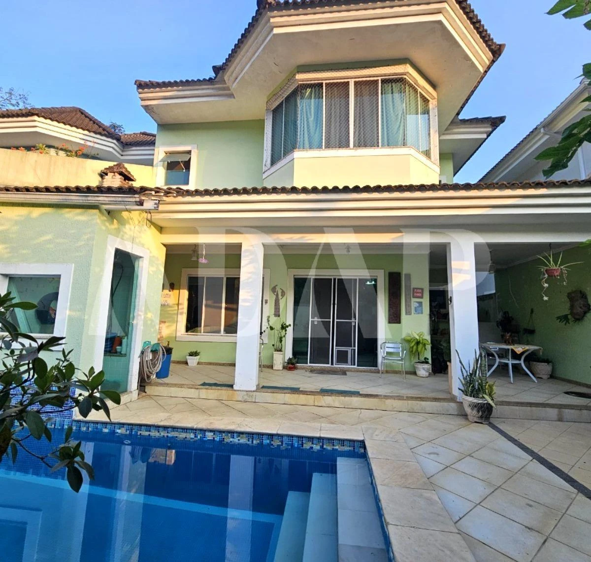 Unfurnished 254 m² house with a built-in balcony grill — photo 9