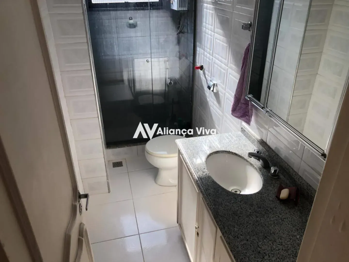 Top-floor apartment with 3 bedrooms and 3 bathrooms — photo 34