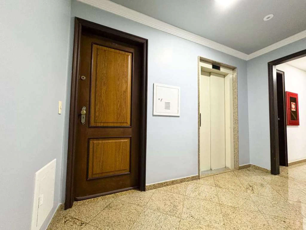 Top-floor apartment with 3 en-suites and 4 baths — photo 4