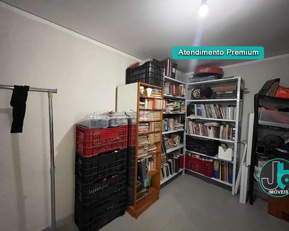 389 m² house with 4 bedrooms and an open-plan kitchen — photo 40