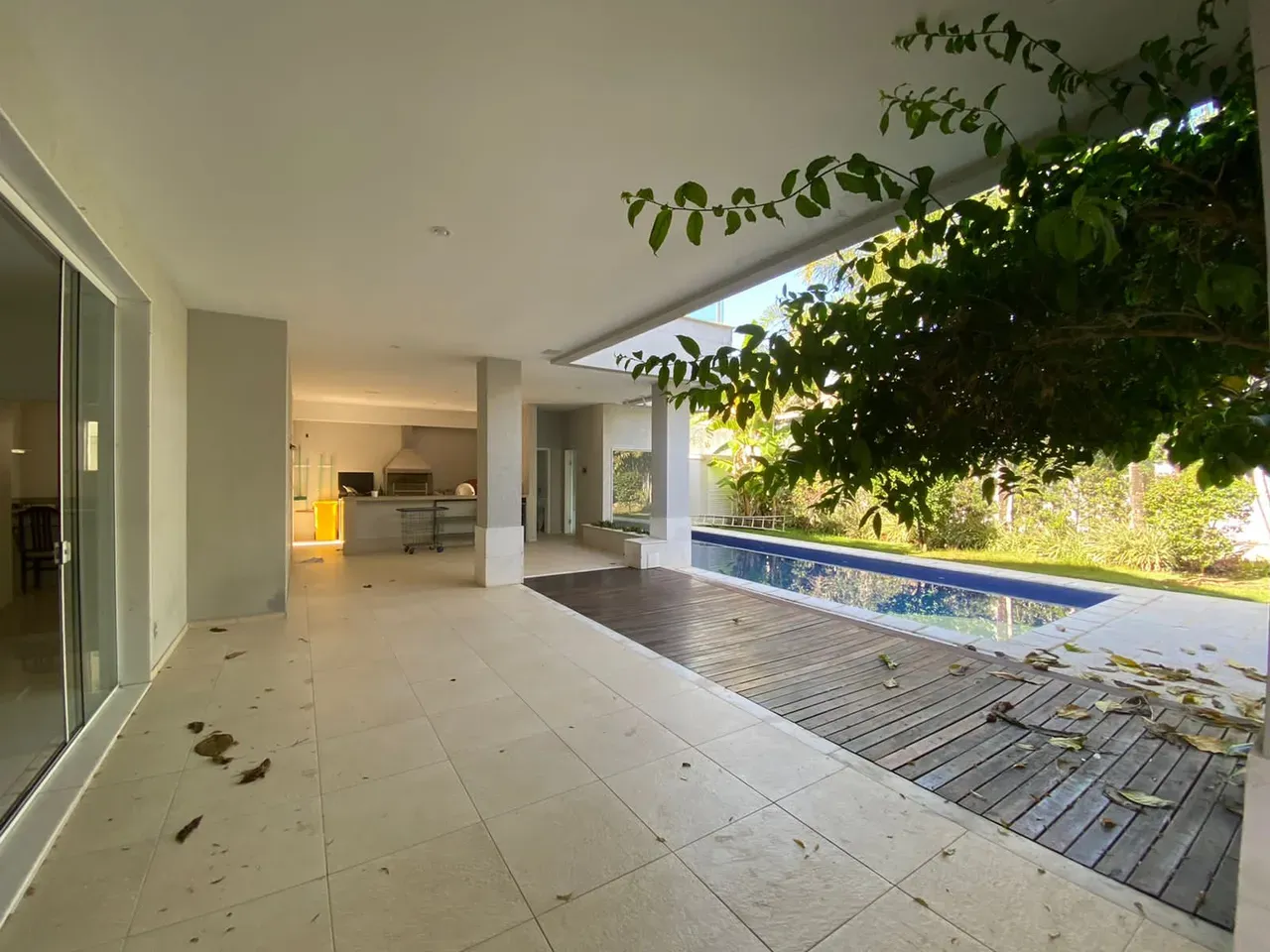 Furnished 5-bedroom house with 3 bathrooms and open-plan kitchen — photo 31