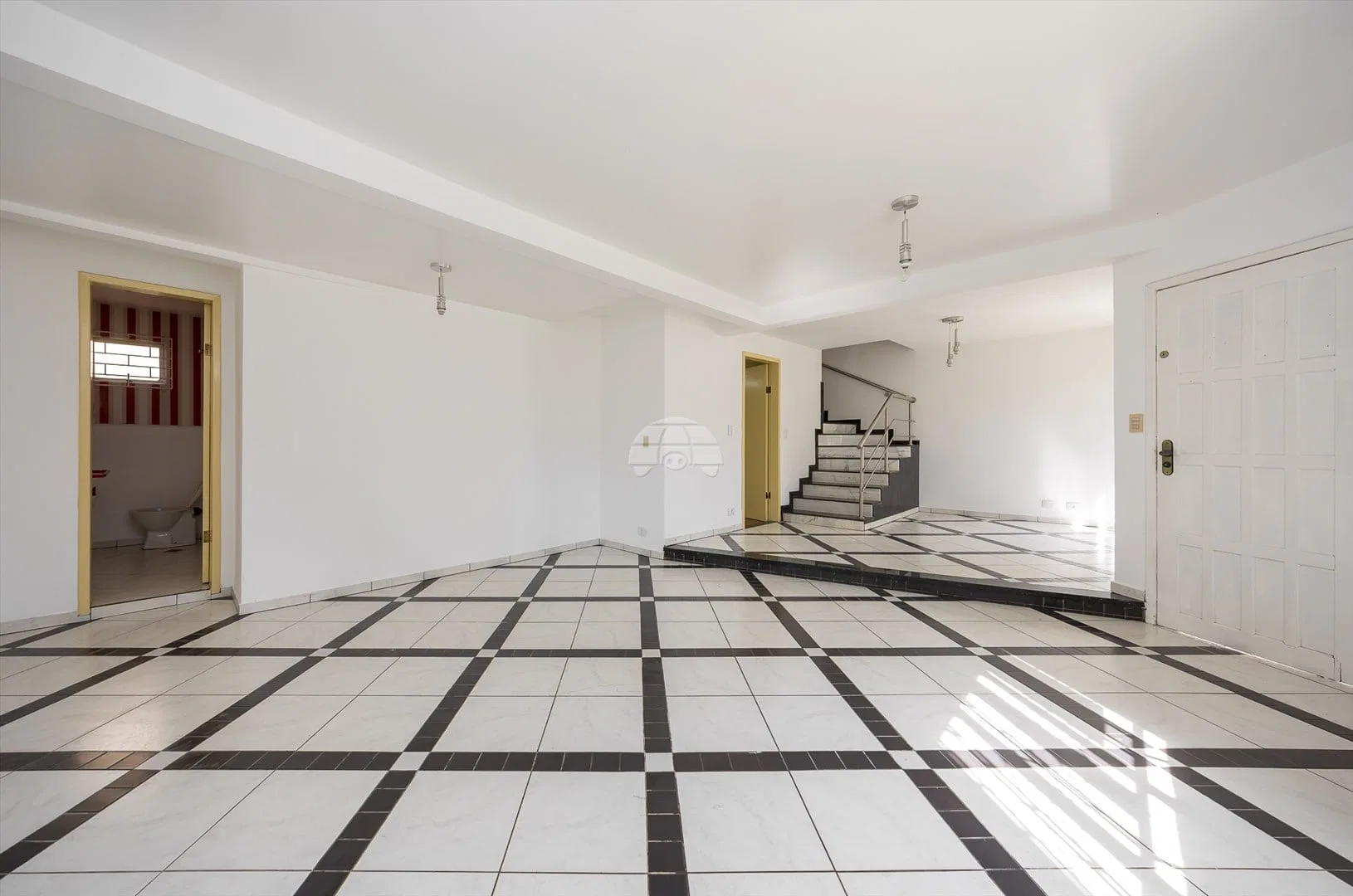 House with 4 bedrooms and 1 en-suite, 151 m² — photo 3