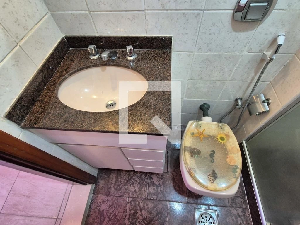 Furnished apartment with 3 en-suite bedrooms and 3 baths — photo 41