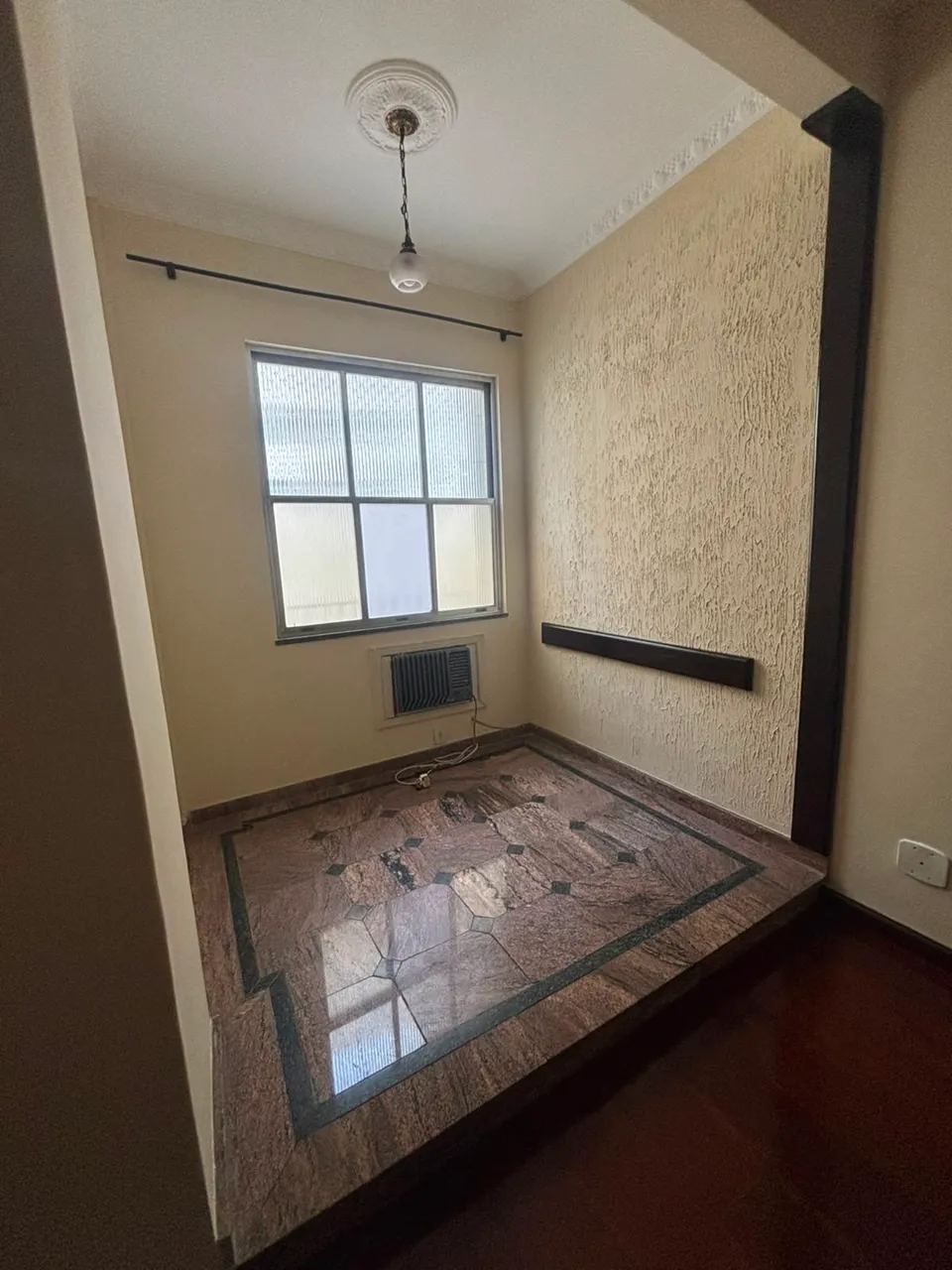 1-bedroom apartment with 2 bathrooms and glass shower — photo 6