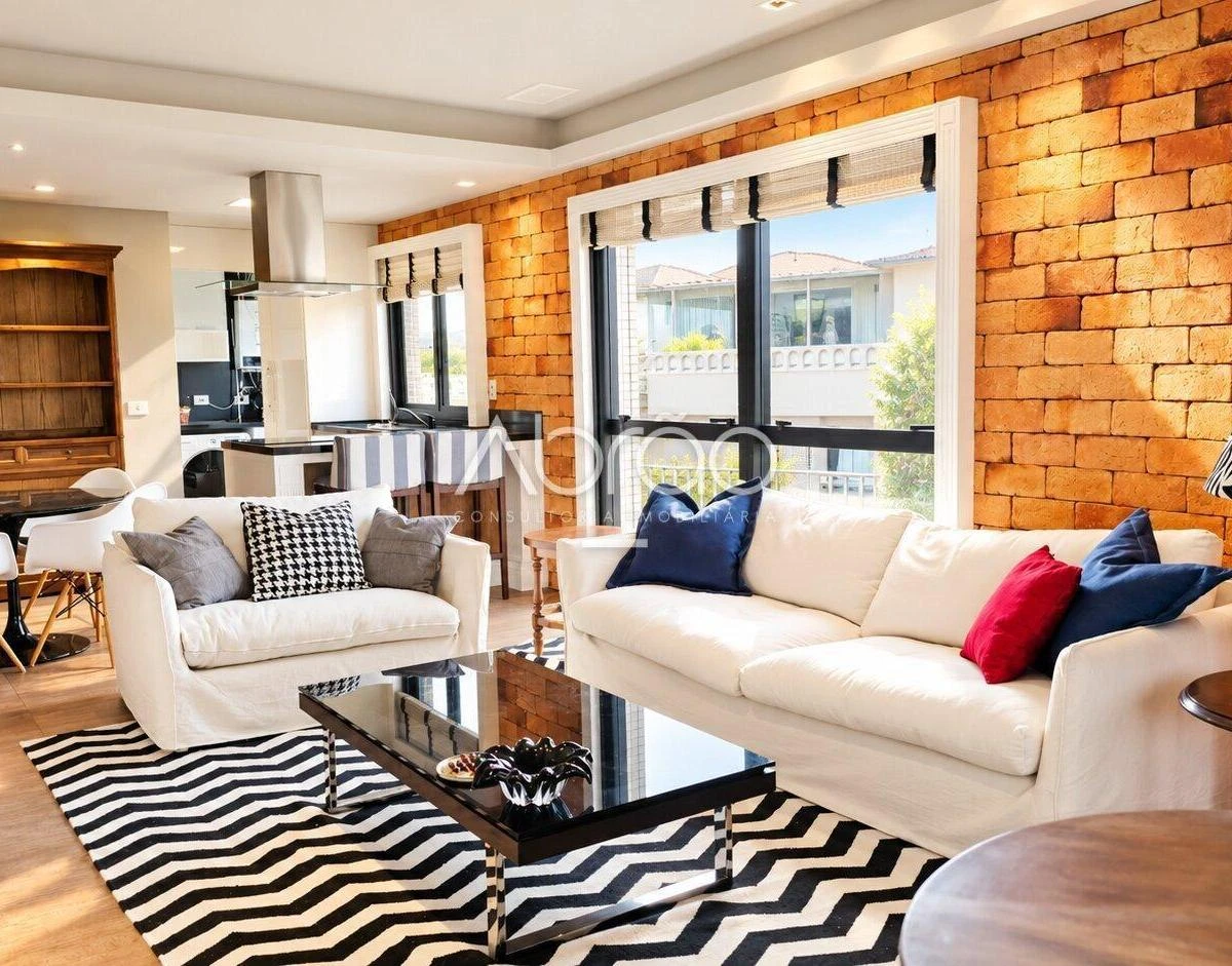 Furnished apartment, 98 m², with floor-to-ceiling windows