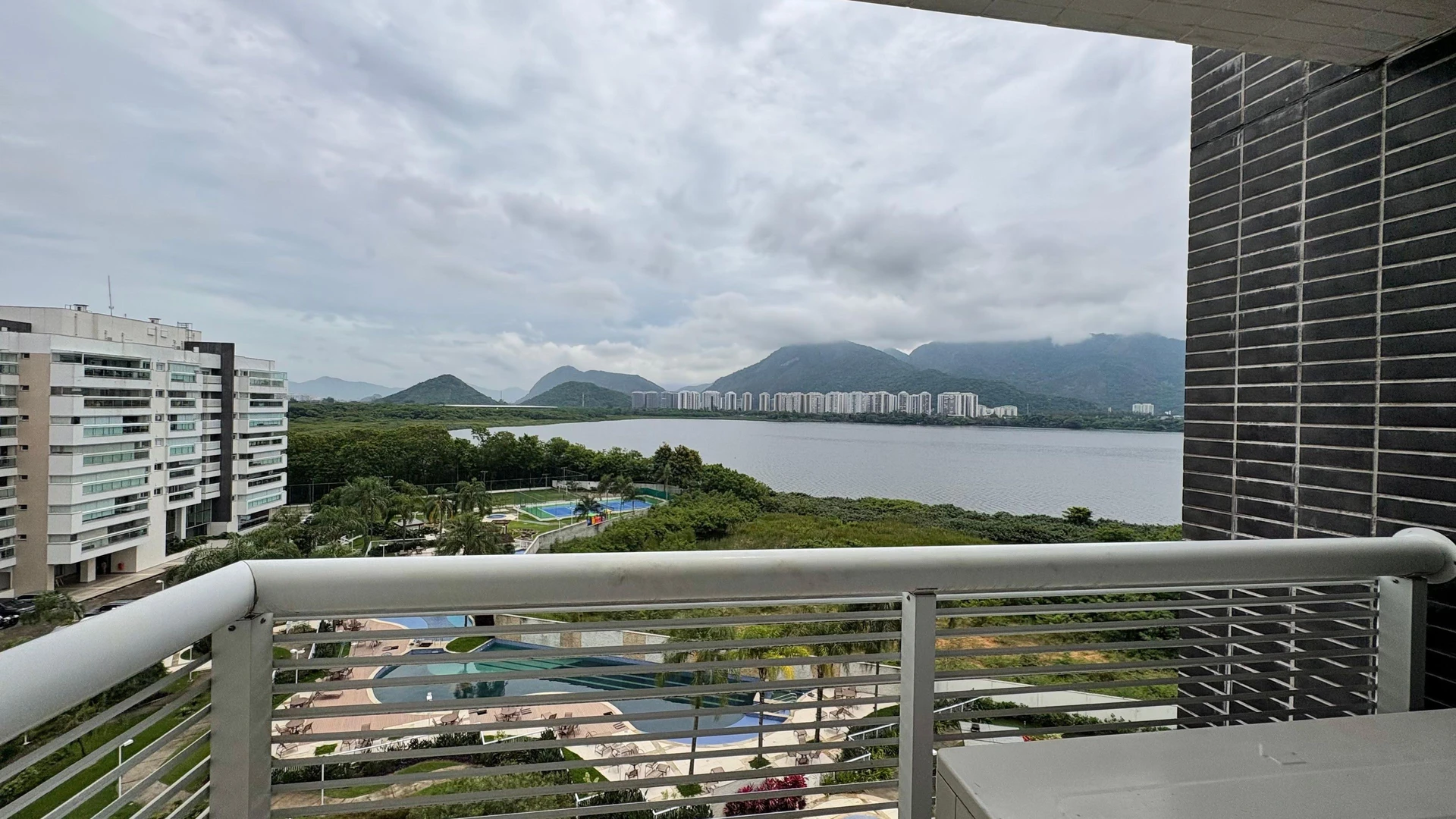 Water view in a 3-bedroom apartment, 85 m² — photo 23