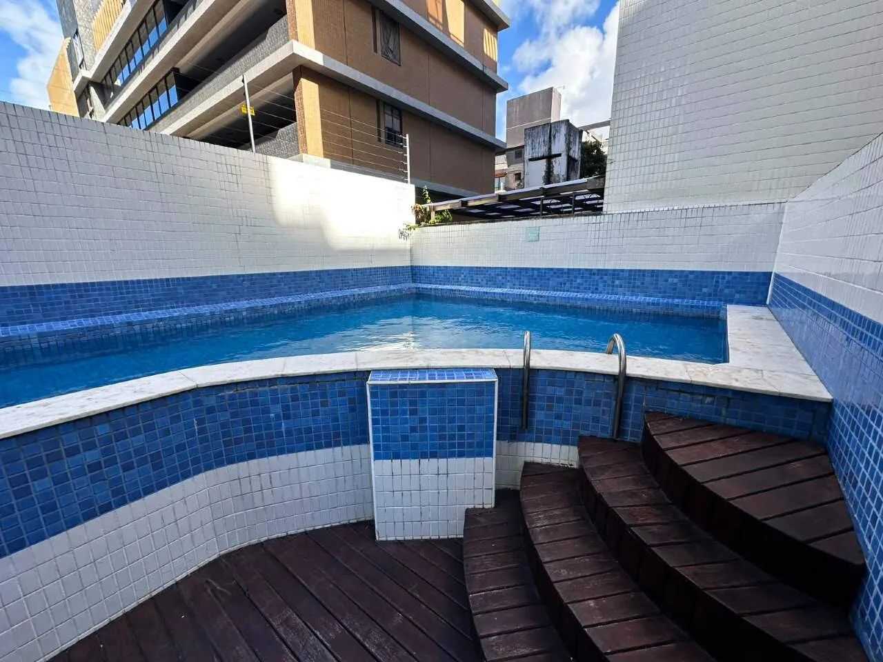 2-bedroom apartment in a building with a gym — photo 15