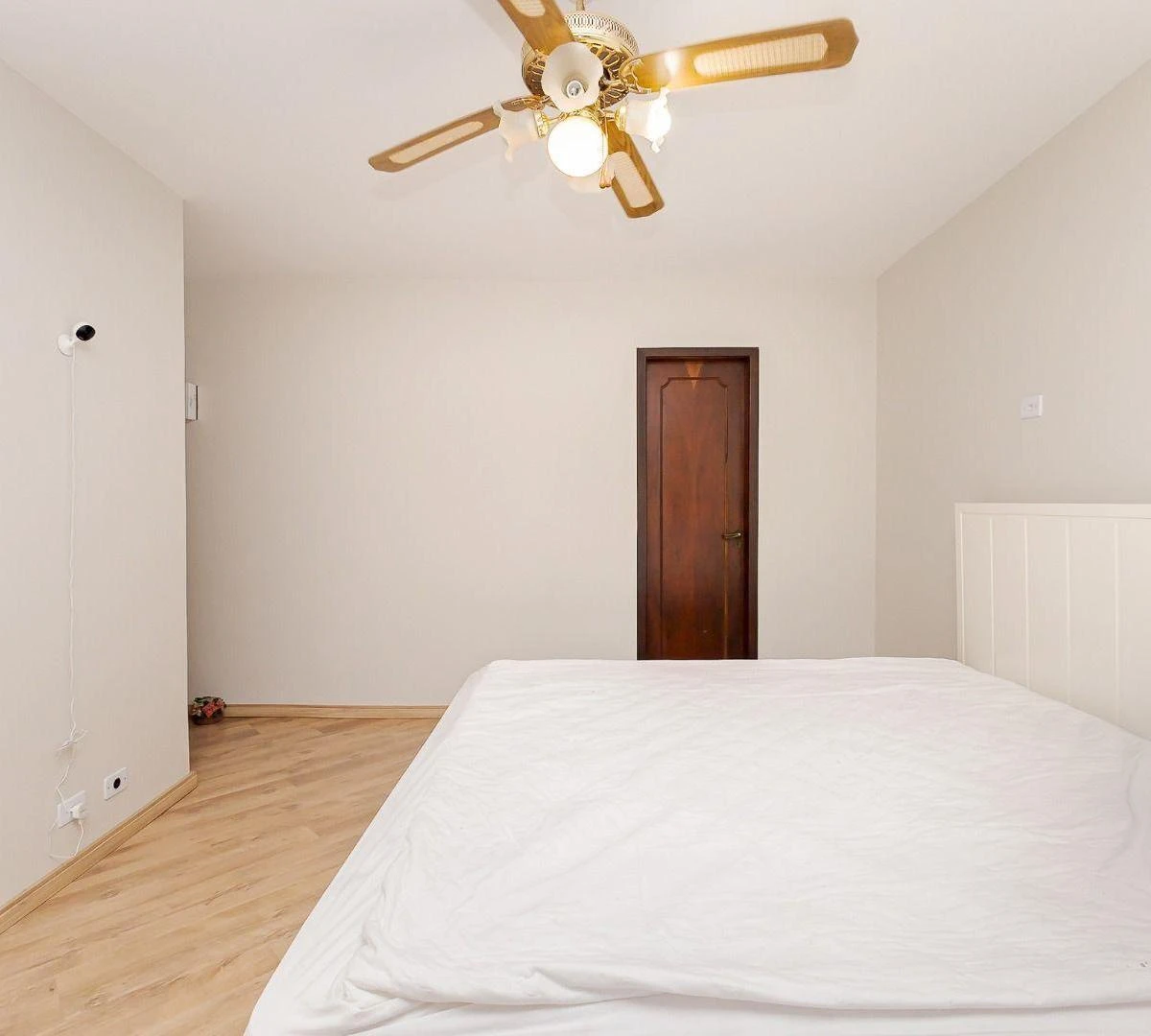 House with 4 bedrooms and 5 parking spaces — photo 3