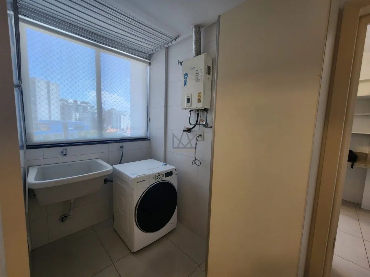4-bedroom apartment in a building with a gym — photo 33