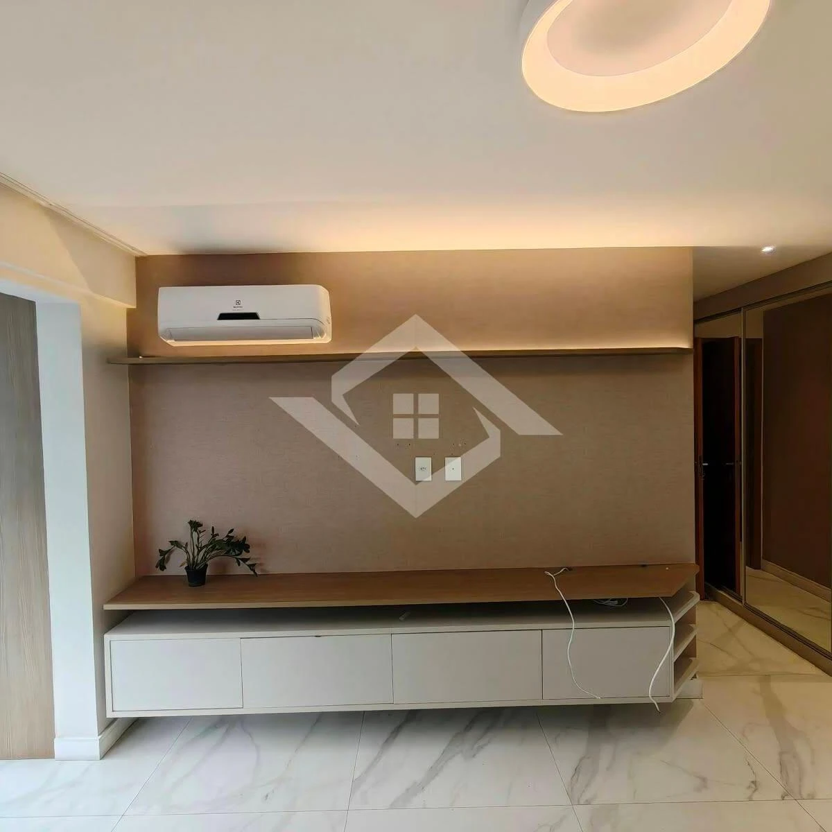 4-bedroom apartment with glassed-in balcony — photo 14