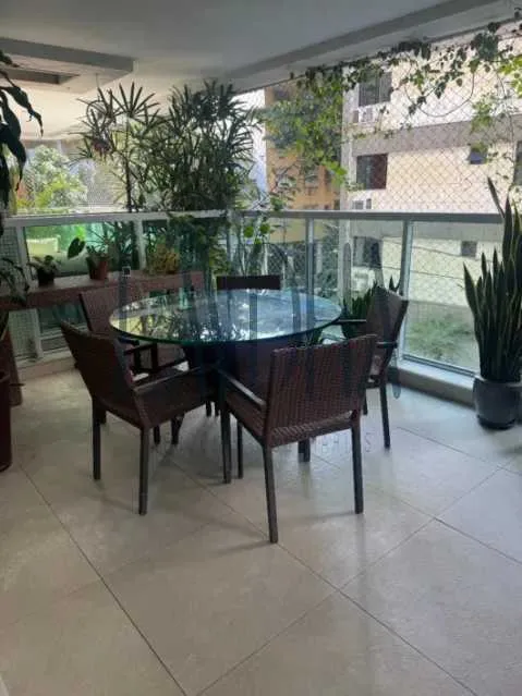 Apartamento mobiliado com 4 quartos e 5 banheiros — photo 9