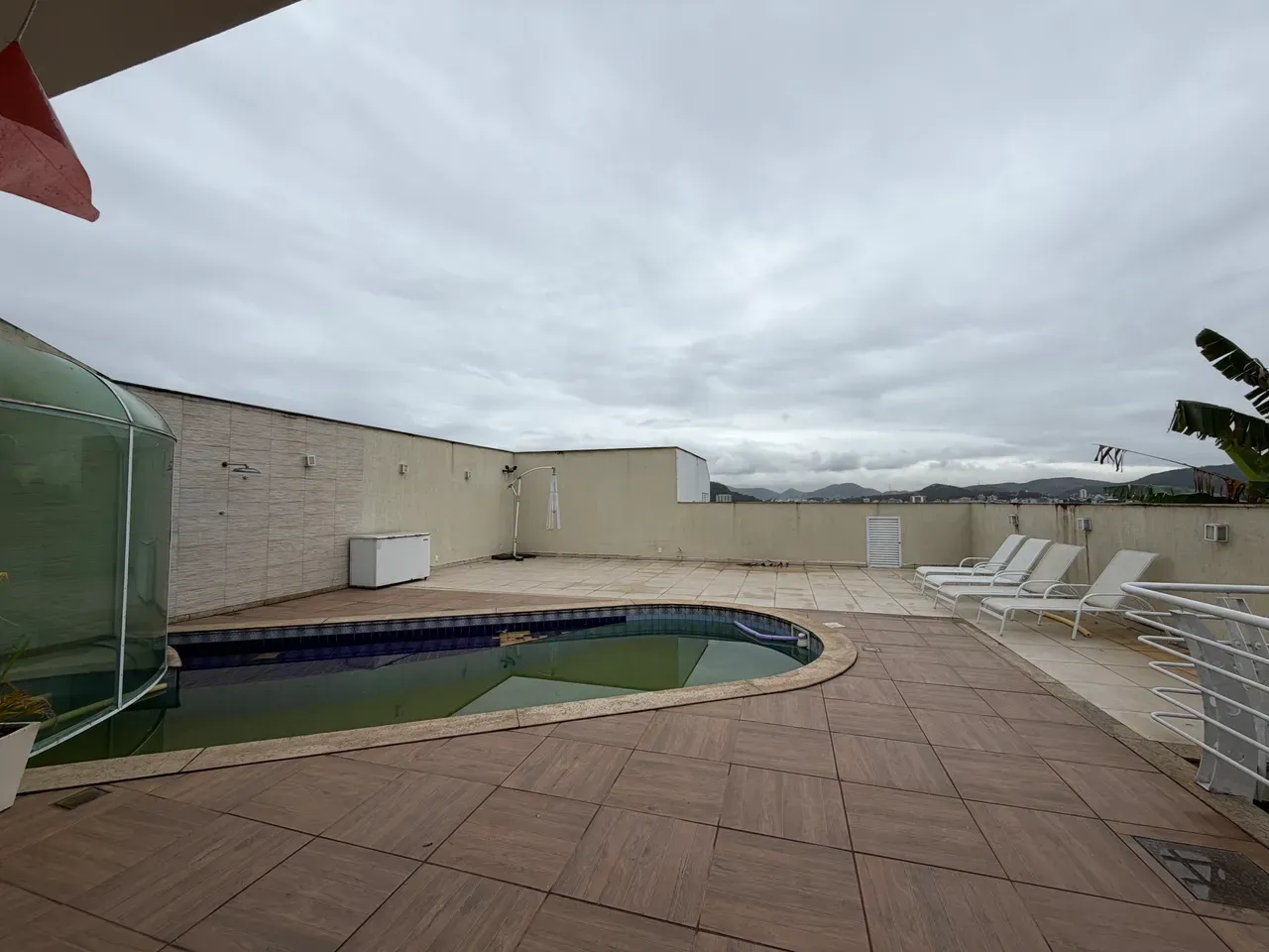 475 m² house with 4 bedrooms and gas open-plan kitchen — photo 48