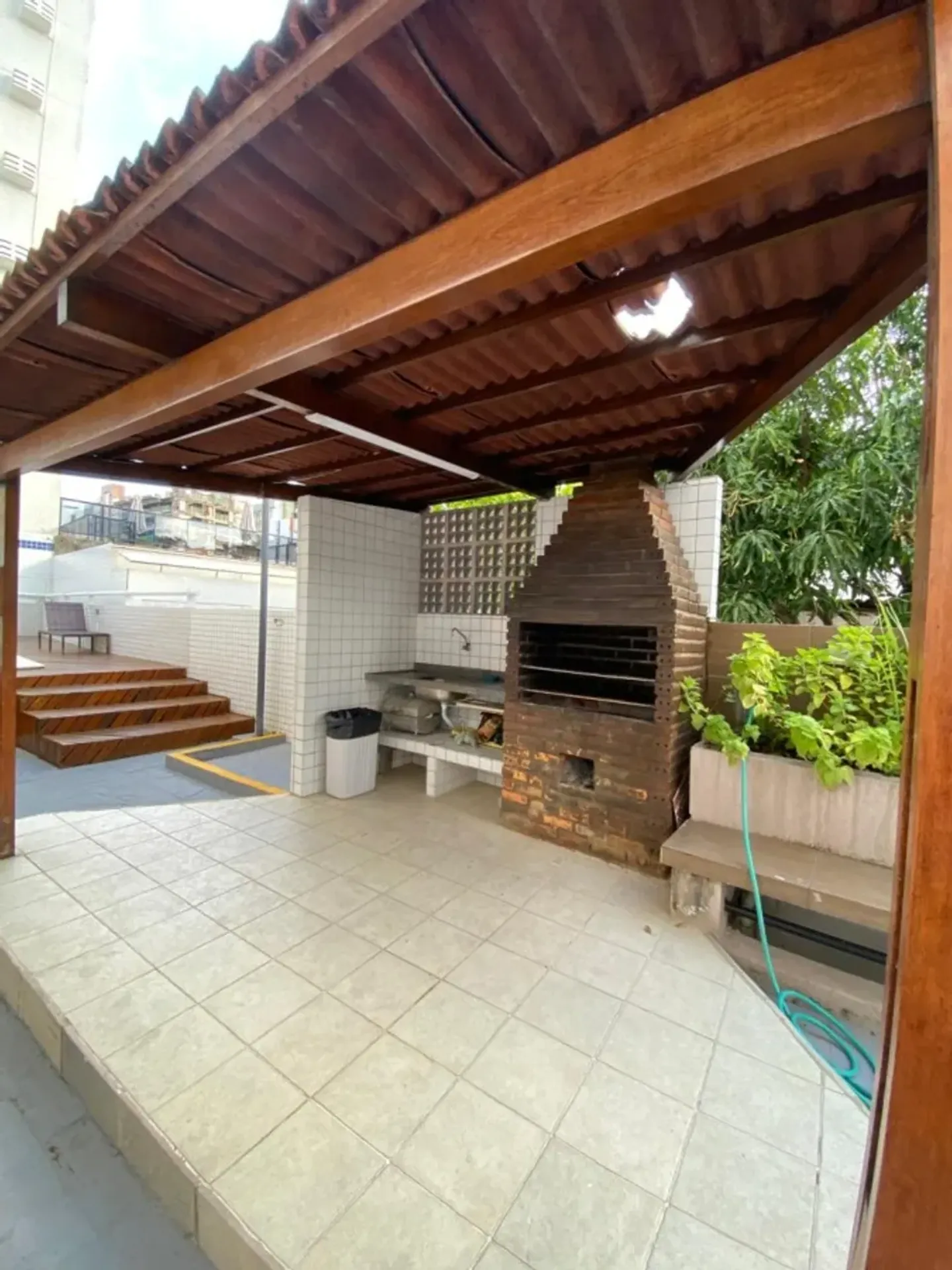 Apartment with 4 bedrooms and a private garden — photo 20