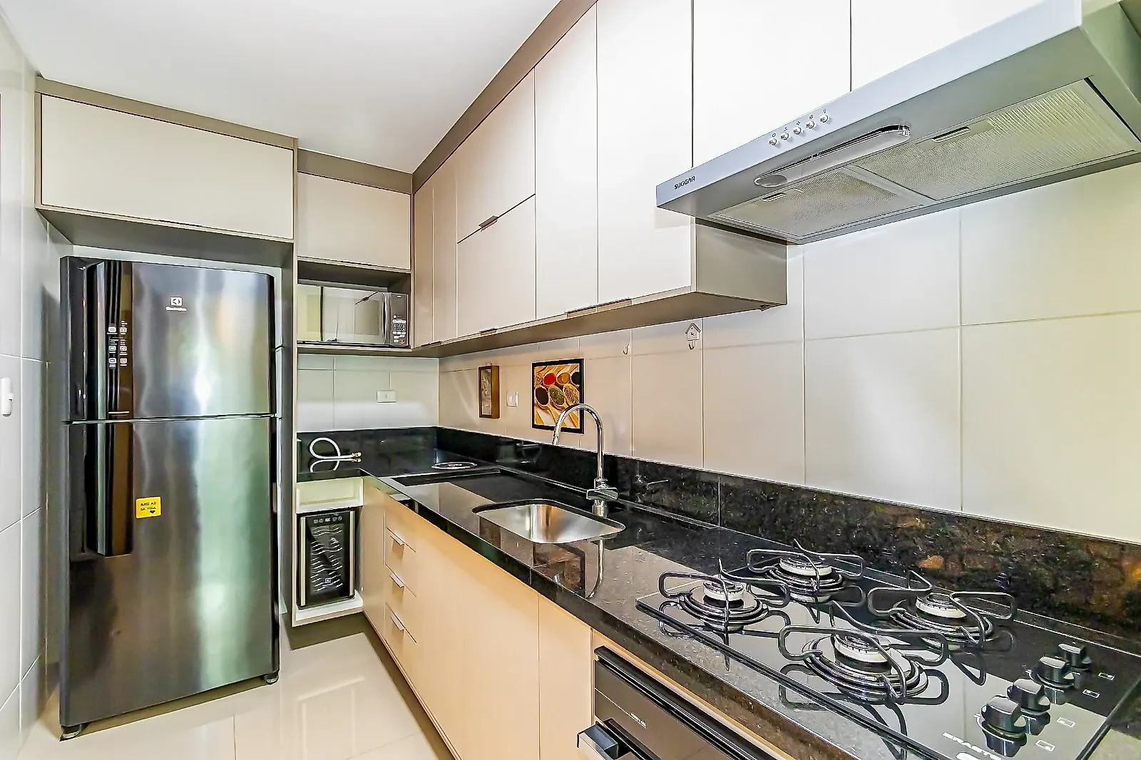 Balcony with a grill in a 3-bedroom apartment, 74 m² — photo 5