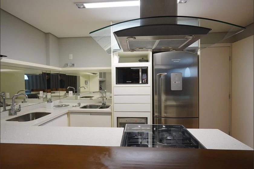 Furnished 1-bedroom apartment with an open kitchen — photo 11