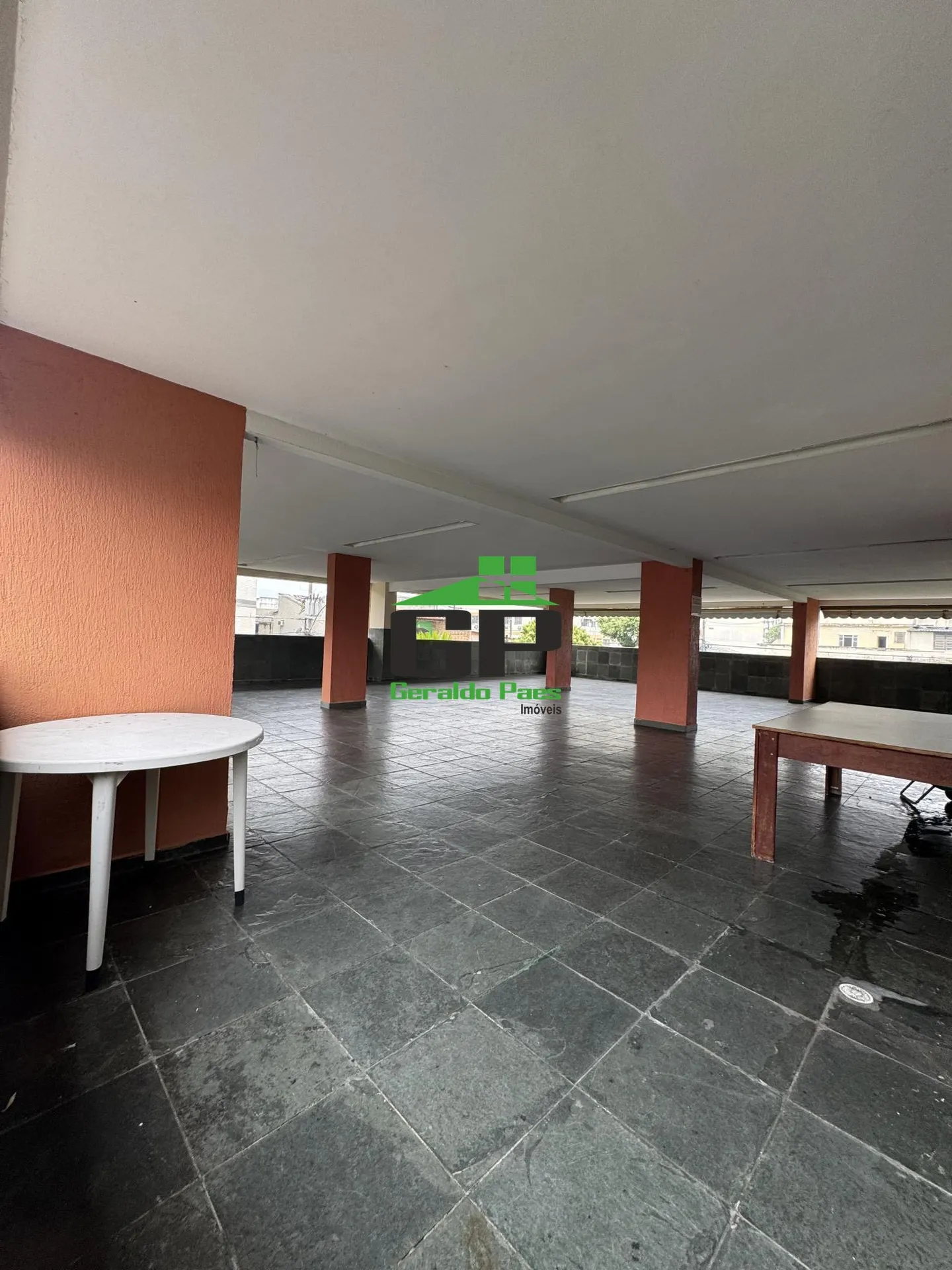 2-bedroom apartment with balcony and laundry area — photo 31