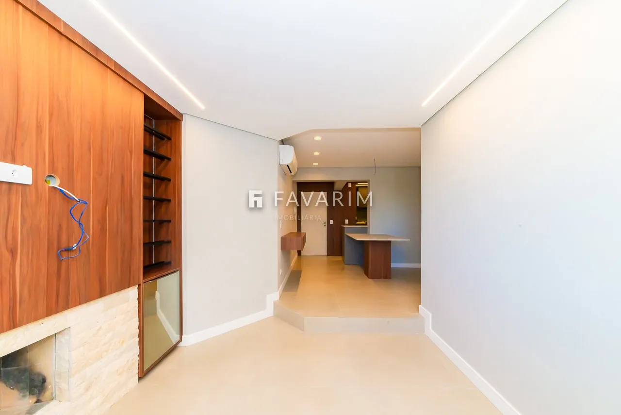 2-bedroom apartment with balcony and laundry area — photo 7