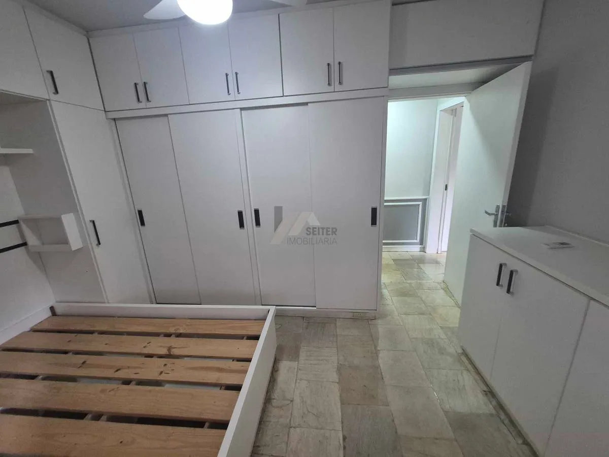 3-bedroom apartment with a glass-enclosed balcony — photo 29