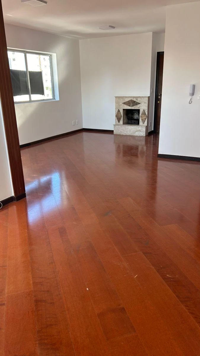 3-bedroom apartment with wood or laminate floors — photo 11