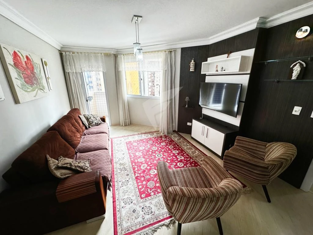 Glass-enclosed balcony in a 3-bedroom apartment, 113 m²