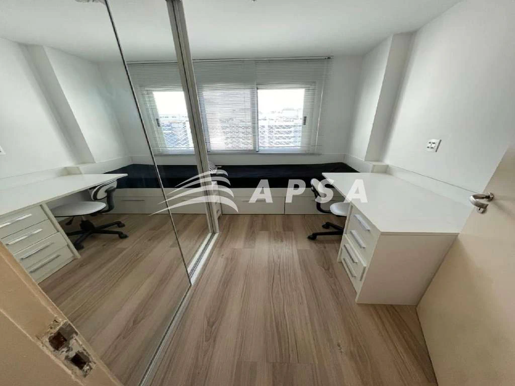 Квартира-кобертира з 4 спальнями та робочим столом — photo 15